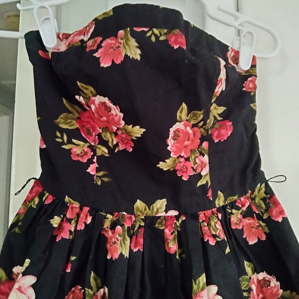 🌟BOGO $15&👇🌟Strapless teacup length dress